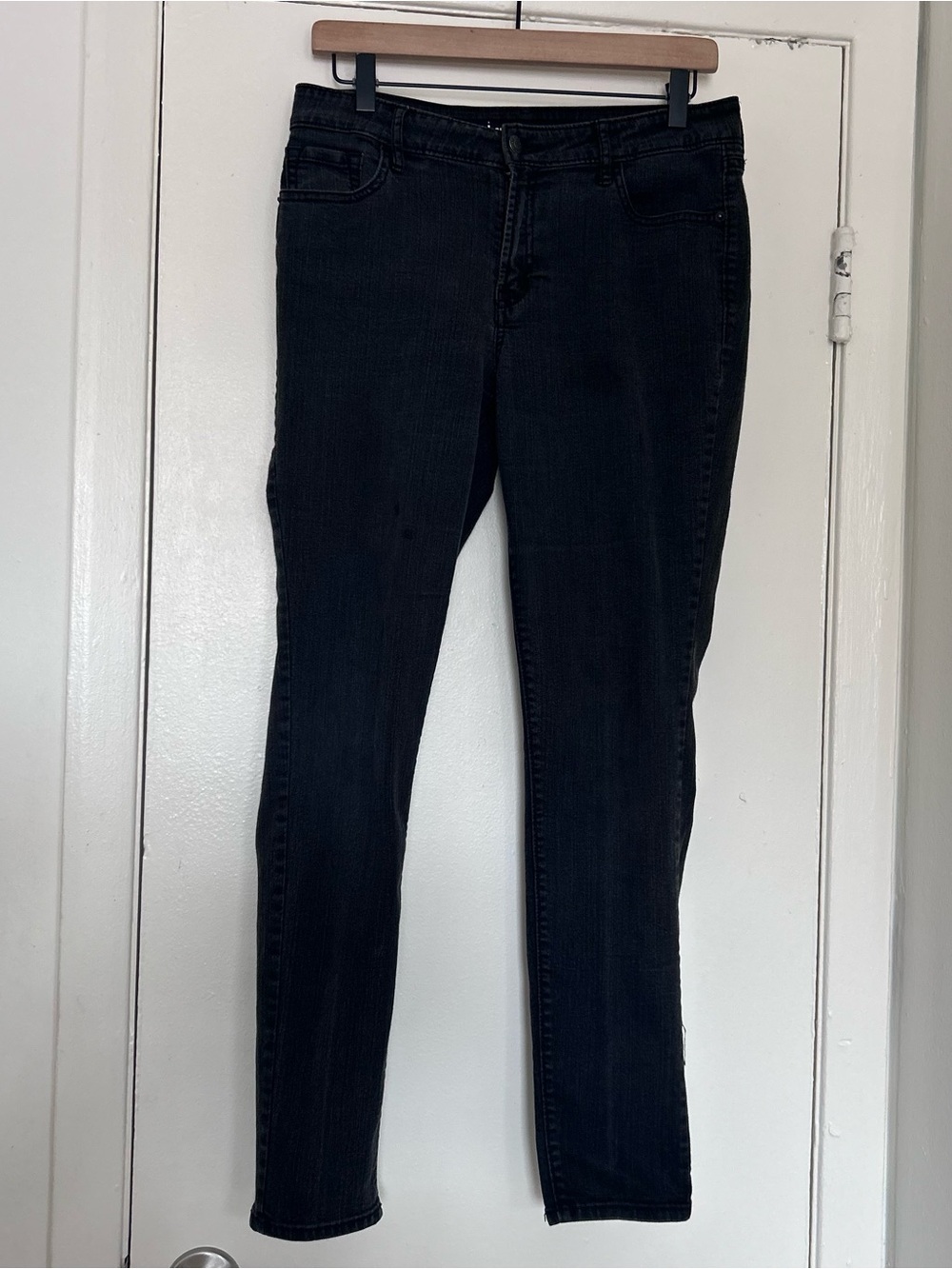 Old Navy Super Skinny Mid-Rise Black Jeans